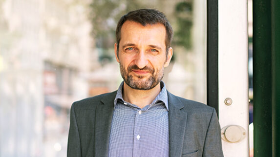 Portraitfoto von Till Hafner