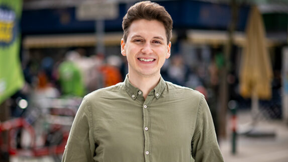 Portraitfoto von Dominik Kraft