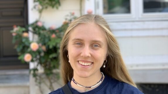 Portraitfoto von Lara Birkholz